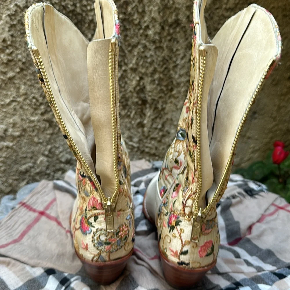 Anthropologie Momo New York Embroidered Western Boots